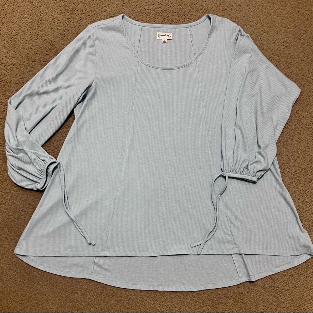 Wonderly women’s scoop neck top